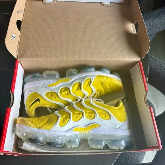 Nike Air VaporMax Plus in Vibrant Yellow and White - Picture 6 of 11